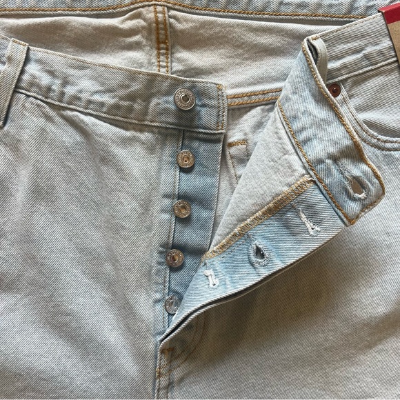 Levi's Blue Relaxed Jeans with Distressed Details - Picture 4 of 7